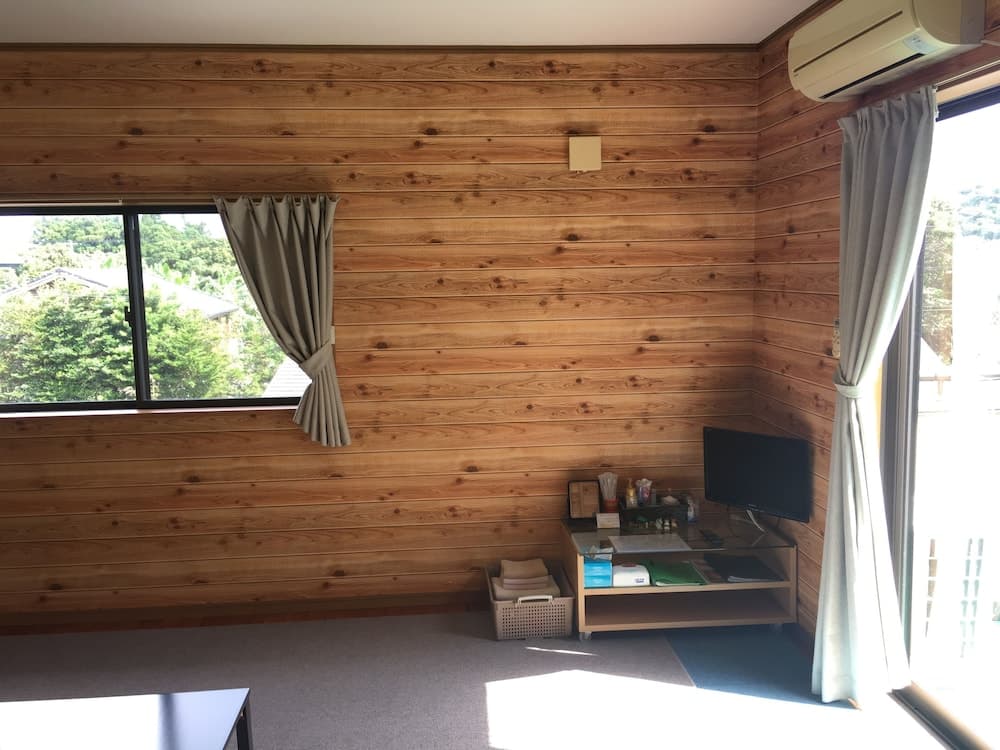 HEARTLAND HOUSE - Female or Couple Only