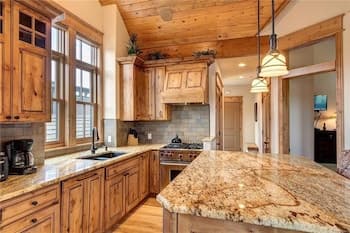 The Luxurious Lincoln Hot Tub