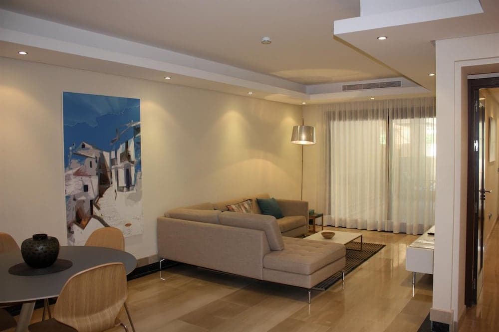 Private Pool Apartment Near Beach