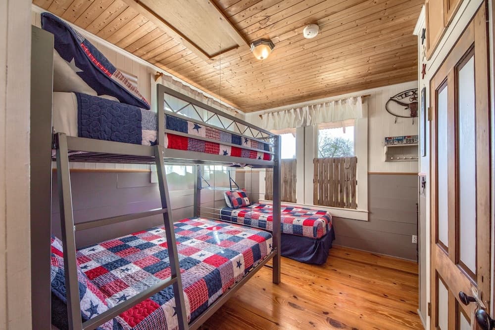 Star Haus DT 292 5 Bedroom Home by RedAwning