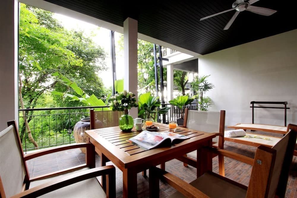 Kata Gardens 2br Sea Garden View 8B