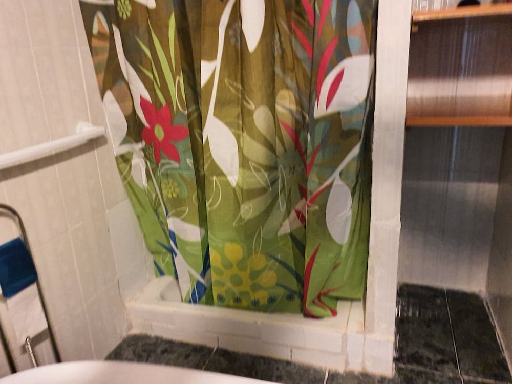 Low Cost Room Plaza de Hierro IV