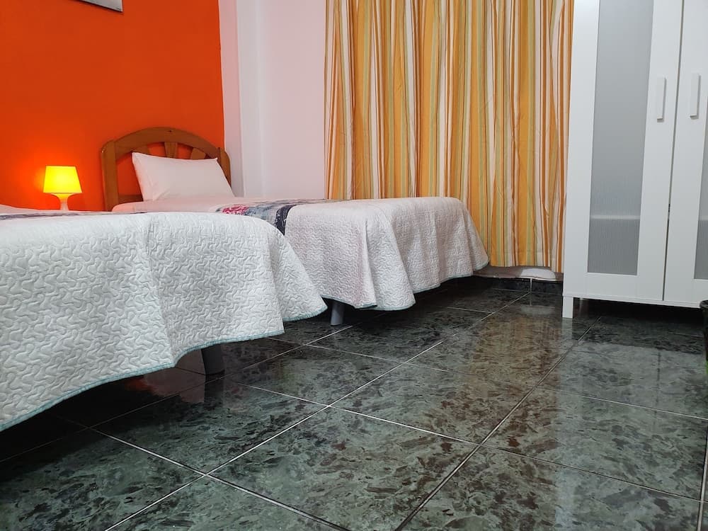 Low Cost Room Plaza de Hierro III