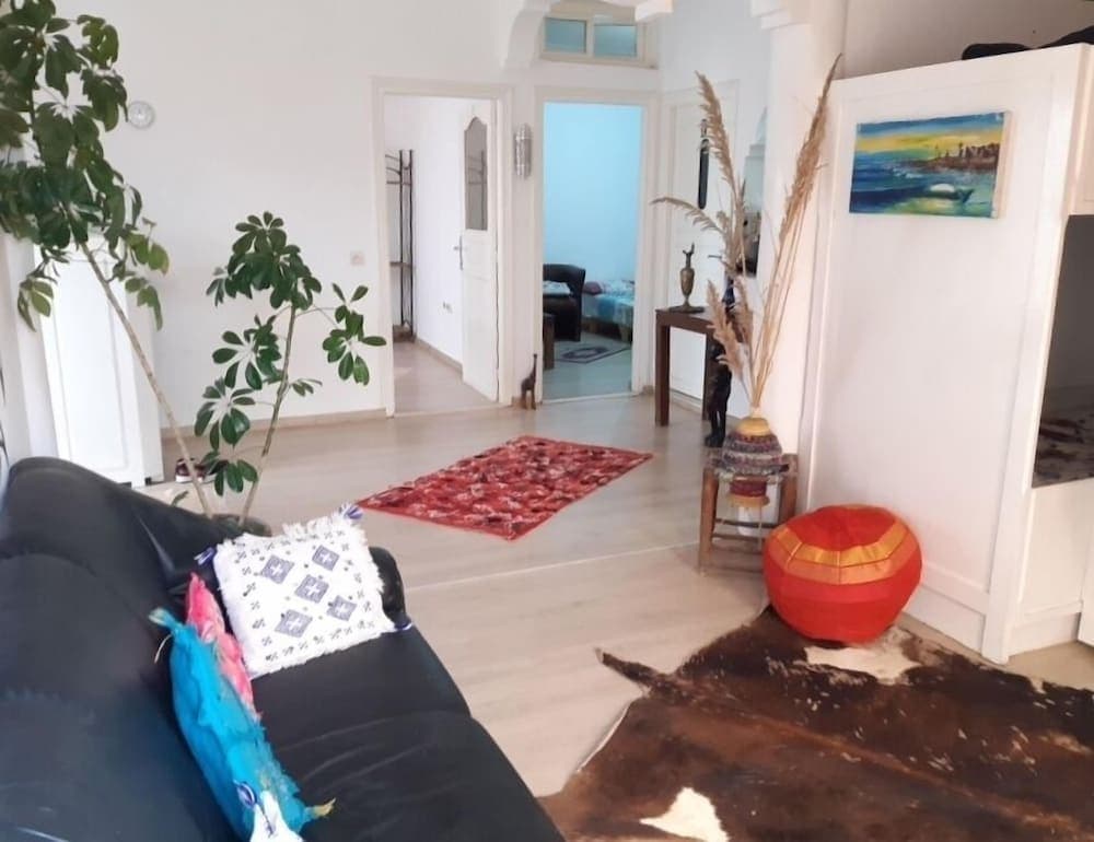 Cozy White House - Hostel