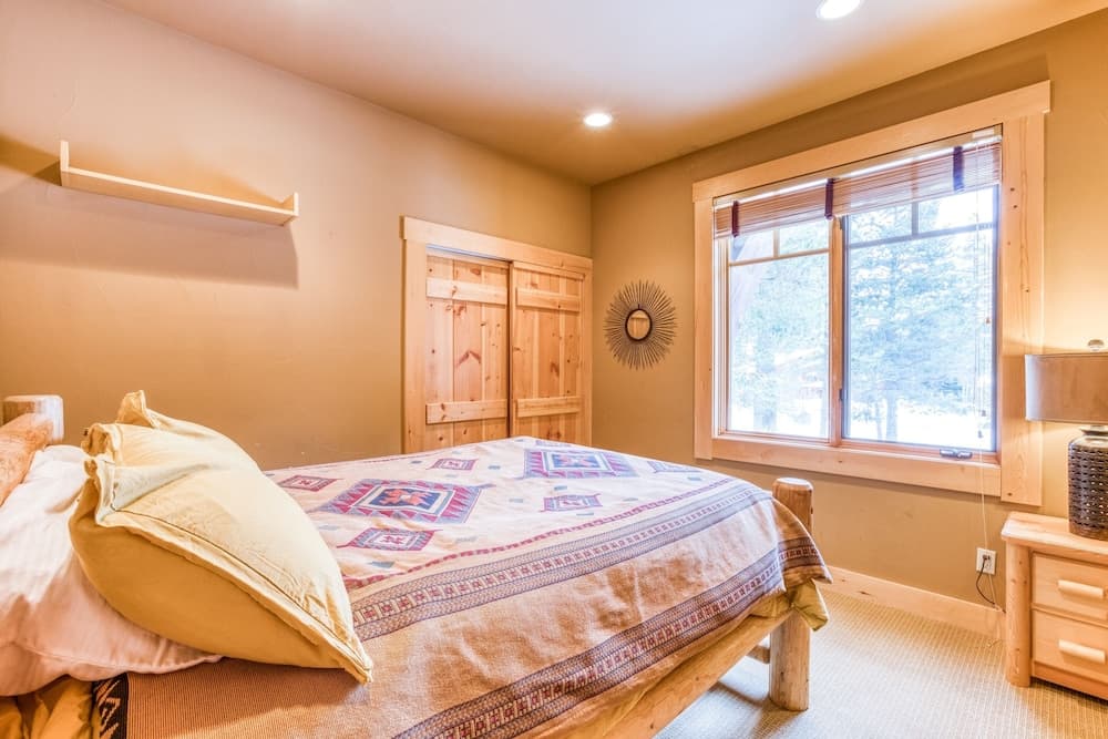 Bear Meadows Lodge - Hot Tub - Tahoe Donner 6 Bedroom Home by RedAwning