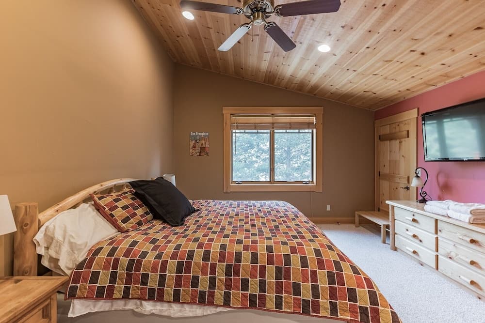 Bear Meadows Lodge - Hot Tub - Tahoe Donner 6 Bedroom Home by RedAwning