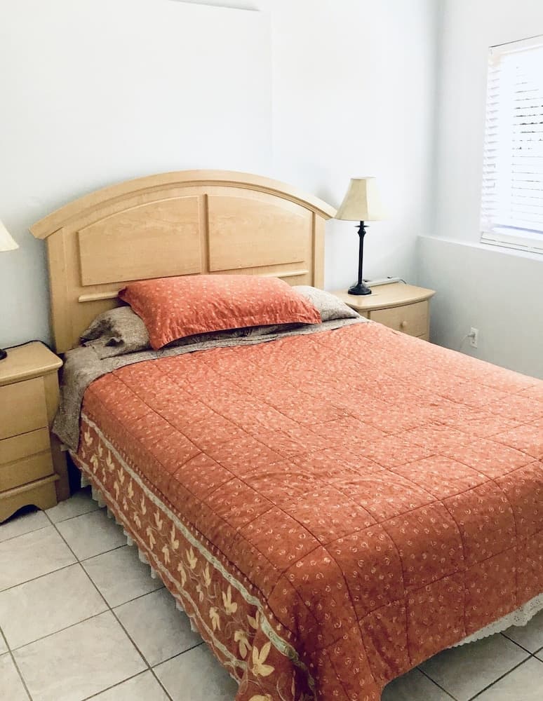 Entire 3 Bedrooms Guest House Close Beach Downtown