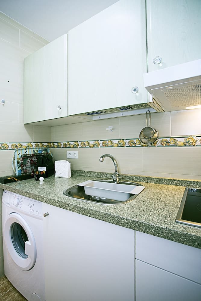 Rainbow & Pool Apartment