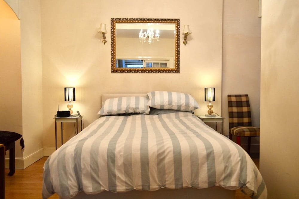 Homely, Comfortable 2 Bed in Historic Rose Street