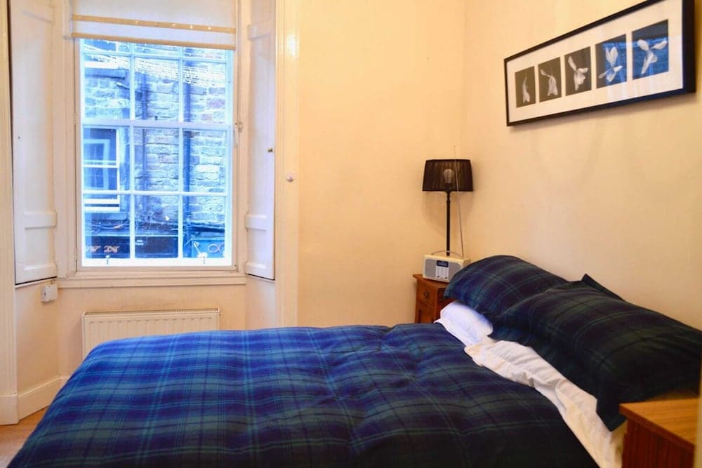 Homely, Comfortable 2 Bed in Historic Rose Street