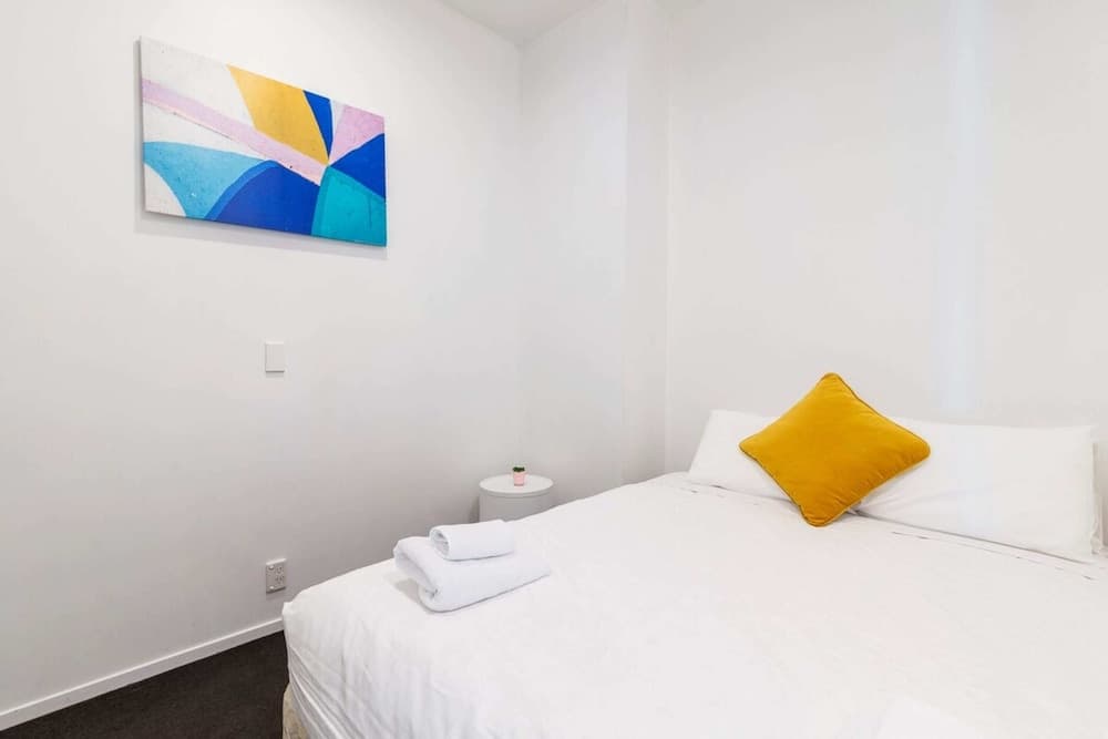 Modern 2 Bedroom Apartment in Auckland CBD With Parking