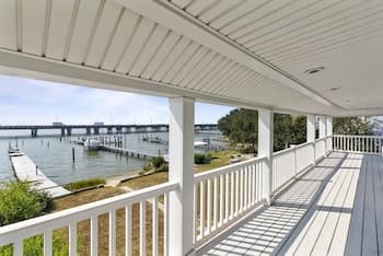 Water Front Delight On The Bay 3 Bedroom Home by Redawning
