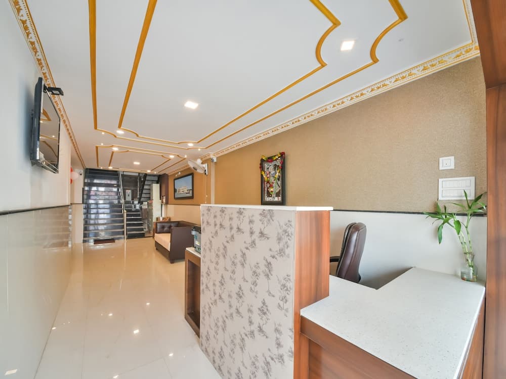 Hotel Golden Feather