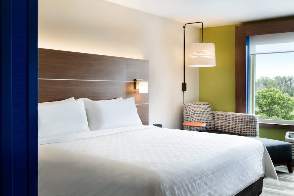 Holiday Inn Express & Suites Savannah W - Chatham Parkway by IHG