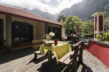 Casa do Lanço II by An Island Apart