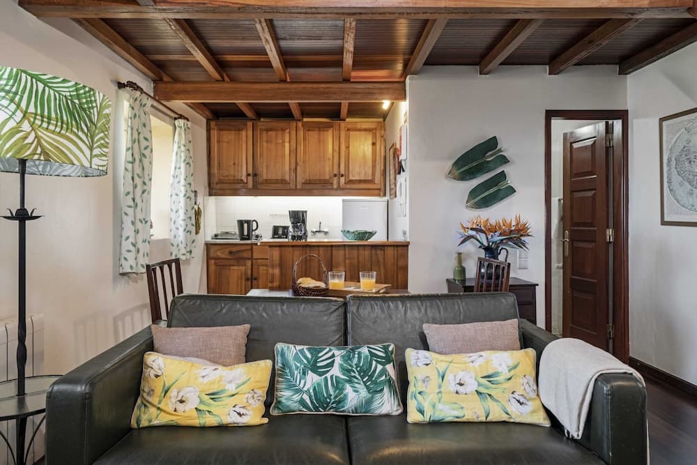 Quinta Devónia III - Nogueira by An Island Apart