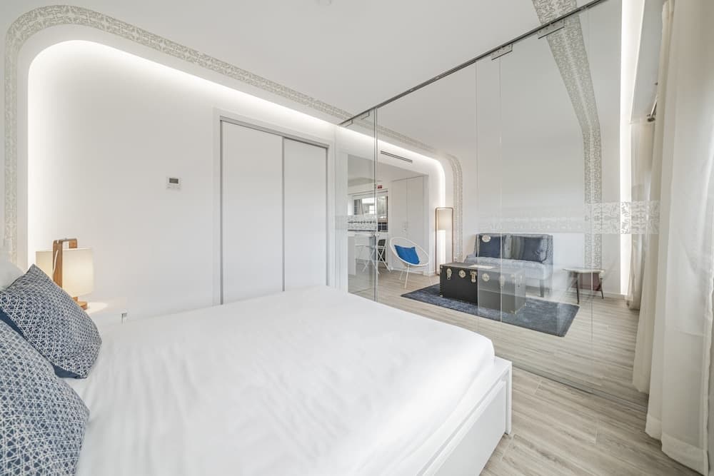 Drapes Design Apartments III by An Island Apart