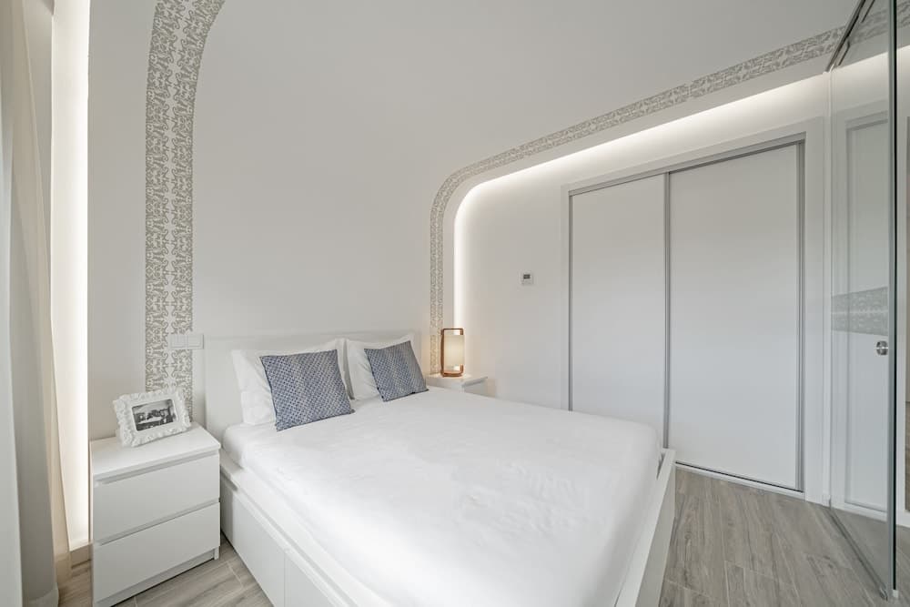 Drapes Design Apartments III by An Island Apart