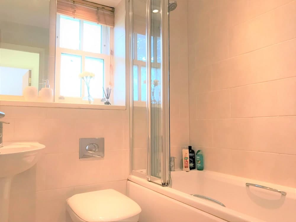 Seaside Cottage With Parking