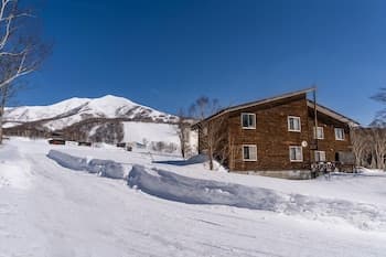 Annupuri Mountain View Lodge