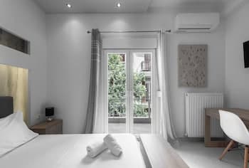 Cosmopolitan Apartments Nilie Suites & Aprts