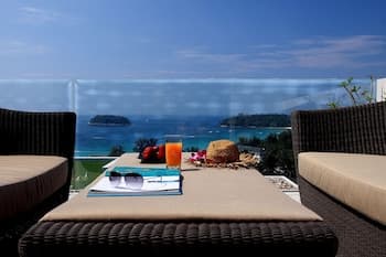 The Heights Stunning View B15