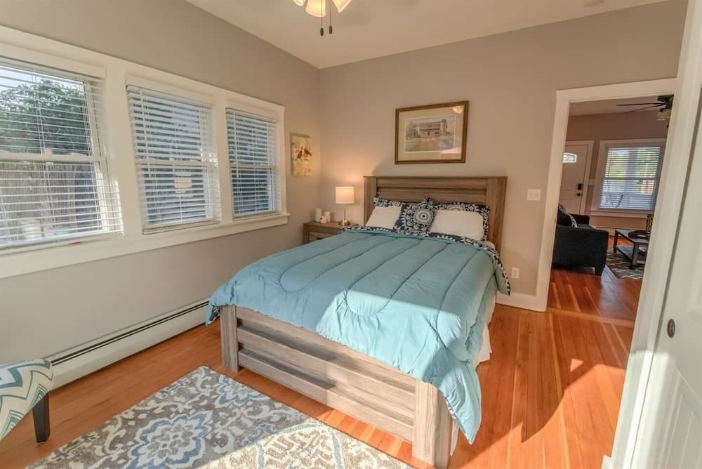 Couple's Mountain Getaway Close to Everything!