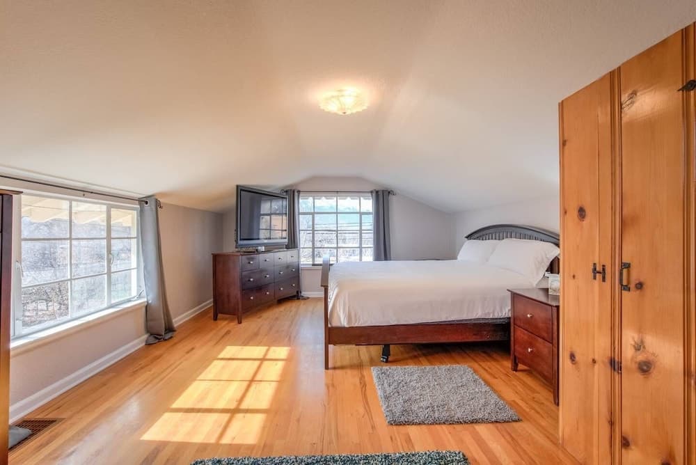 4 Bedroom Mountain View with Firepit & Ping Pong