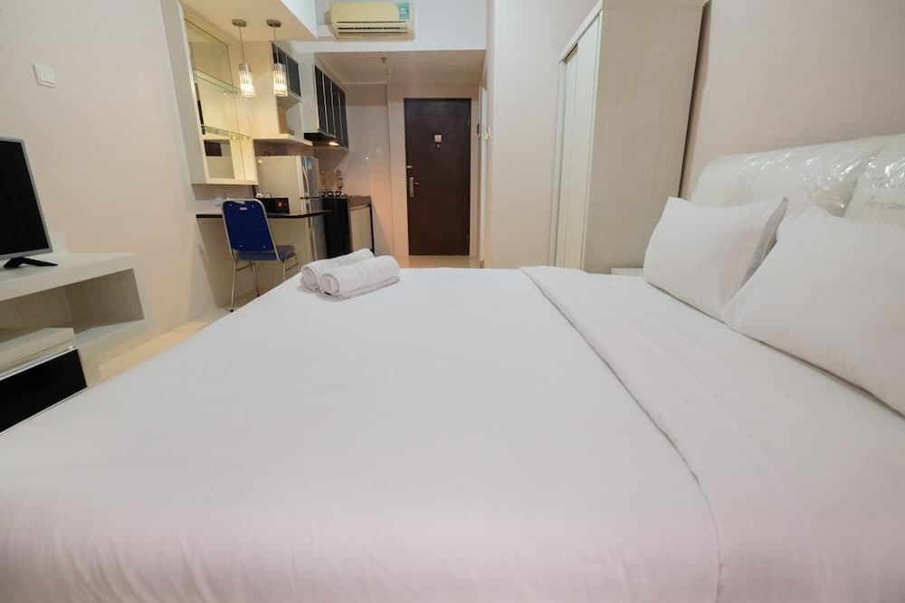 Minimalist Studio Room at Sunter Park View Apartment