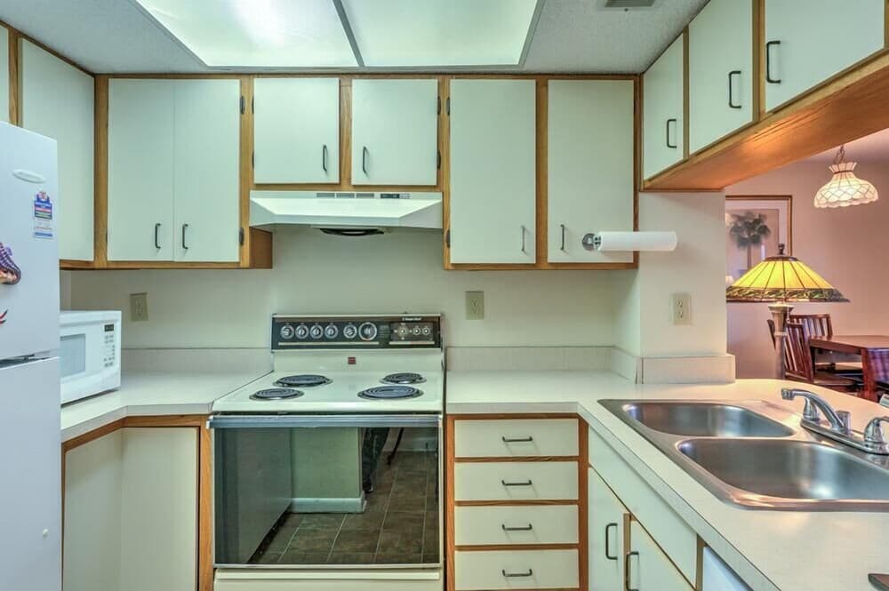 Dunes Pointe C-7 1 Bedroom Condo by Redawning