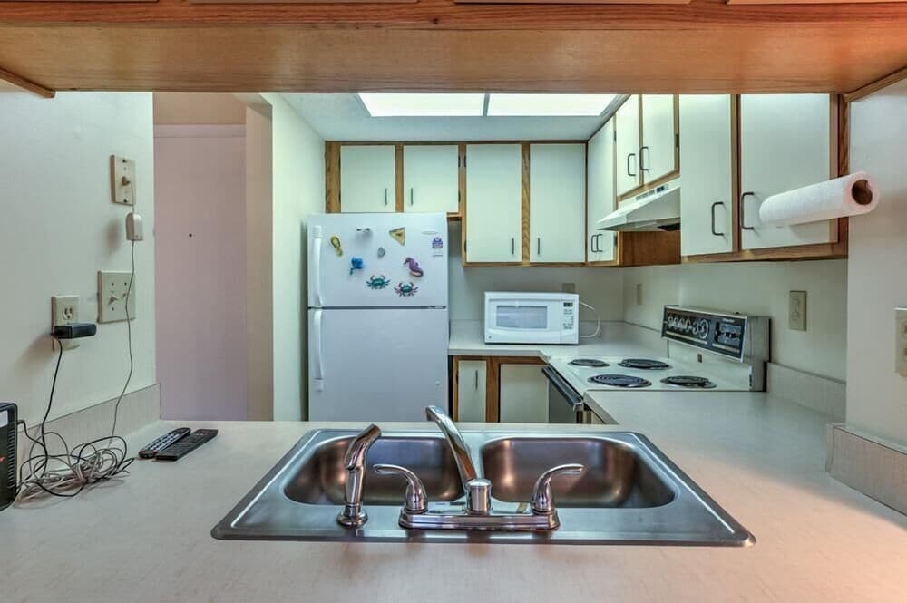 Dunes Pointe C-7 1 Bedroom Condo by Redawning