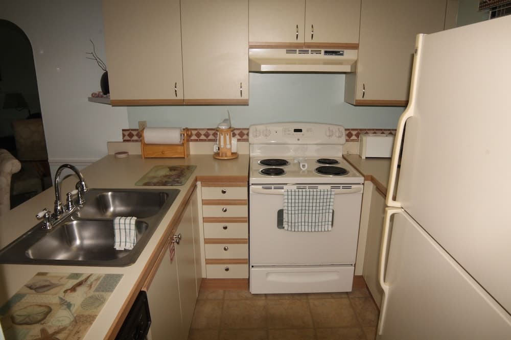 Ocean Village Club N33