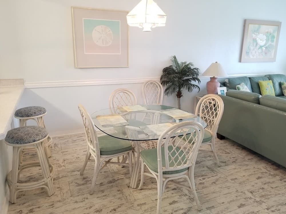 Ocean Village Club Q34