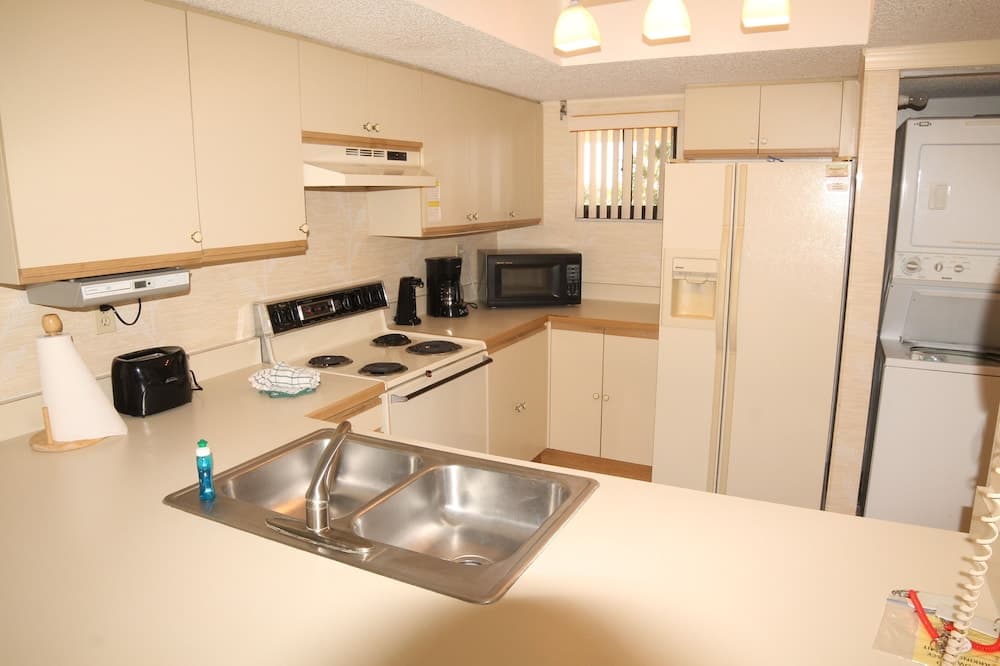 Ocean Village Club P32