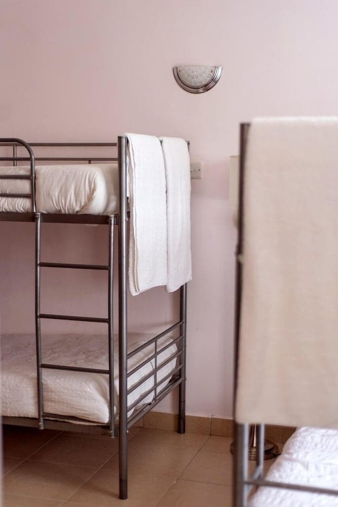 House Karakara - Adults Only