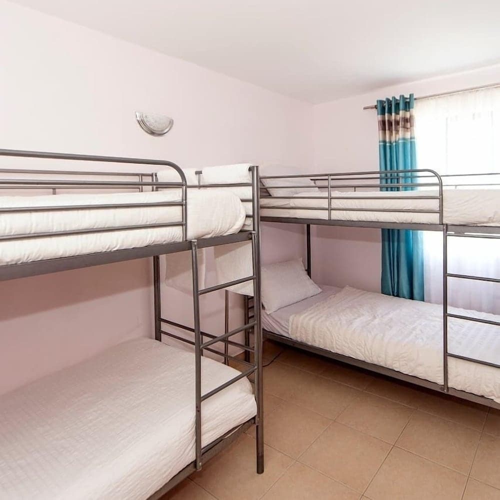 House Karakara - Adults Only