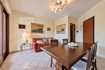 Fortino Roomy Apartment