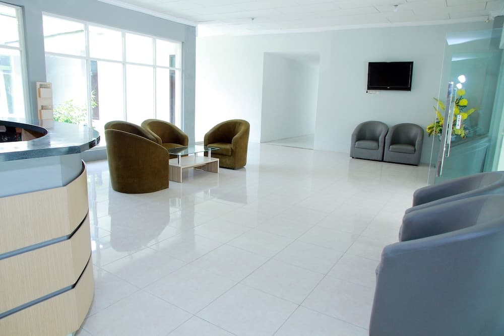 OYO 1325 Grand Wisata Hotel