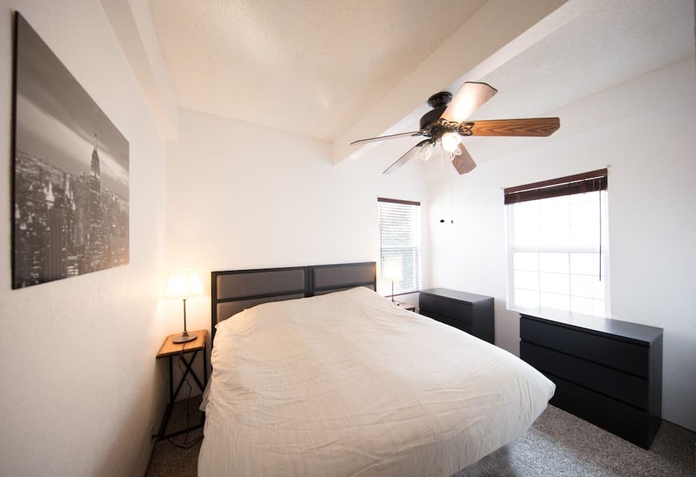 Large House on a Hill- 15 Min Walk 2 Bart