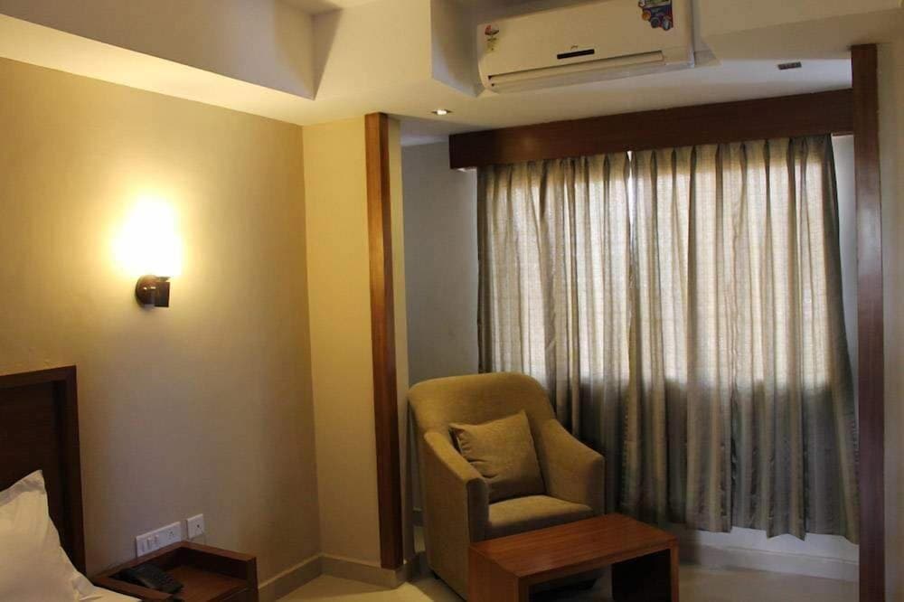 GreenWood Inn & Suites