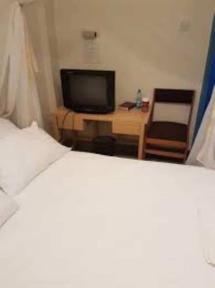 Lakeside Tourist Lodge