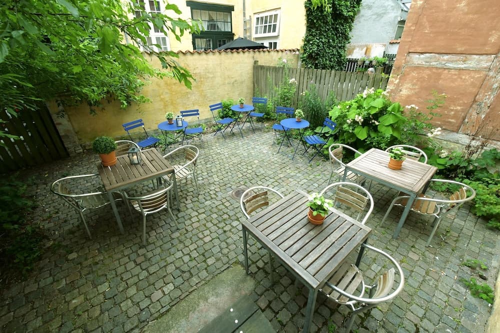 Central Canal Apartments 4