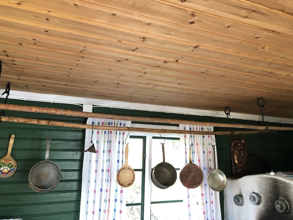 Tranquil Lakeside Cottage Retreat