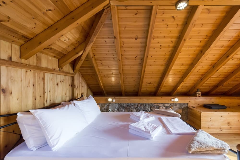 Home Love - Stone House By The Pool