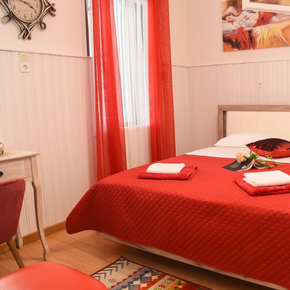 Urban Seaside Oasis - Adriana's Garden Paradise