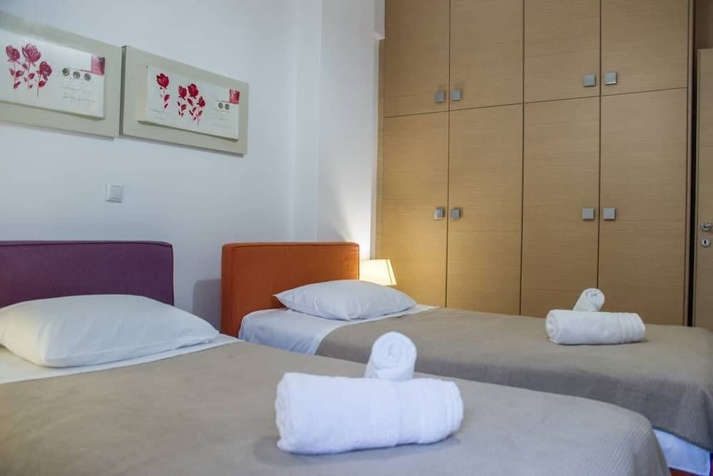 Nina's Villa, Cosy Seaview Retreat