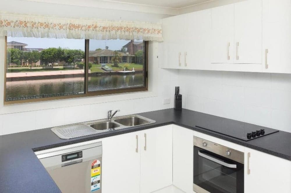 Lake House on Elouera