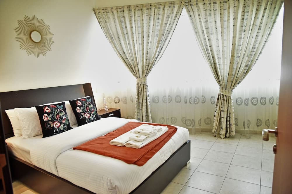 Luxury 4BR Apartment in Horizon Towers