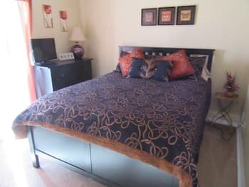 R1 Glenbrook 4 bed / 2 Bath