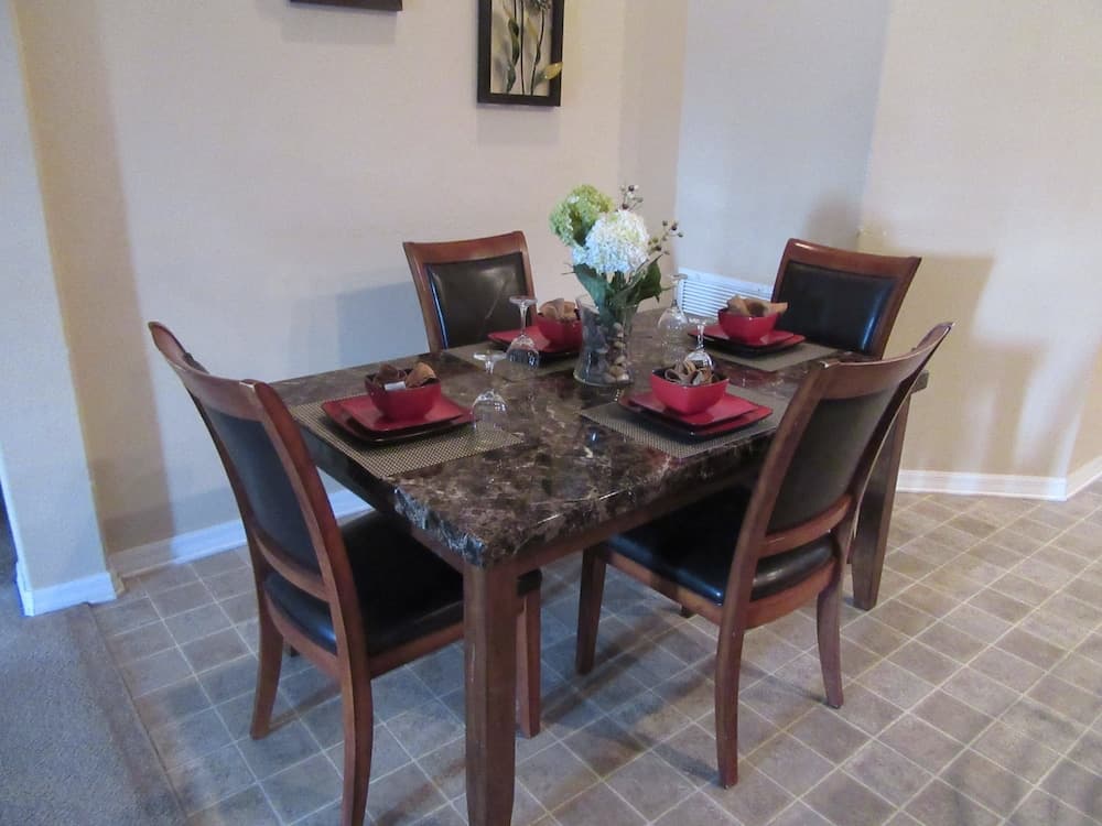 R1 Glenbrook 4 bed / 2 Bath